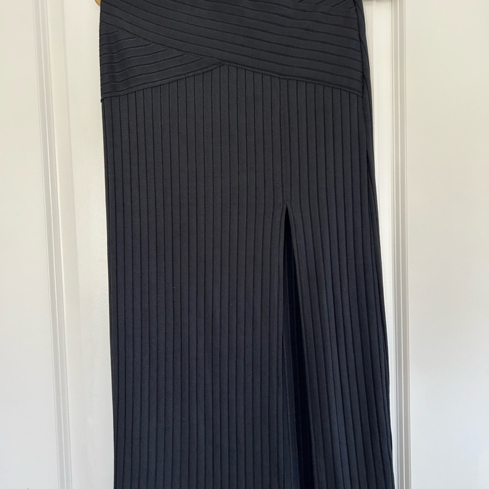 Elegant Black Ribbed Skirt